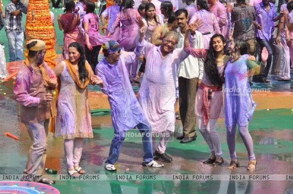 Colors Channel TV serials Artist celebrate Holi