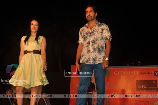 https://img.india-forums.com/images/600x0/192172-gr8-fashion-walk-for-the-cause-beti-by-television-sitarre-at-su.jpg