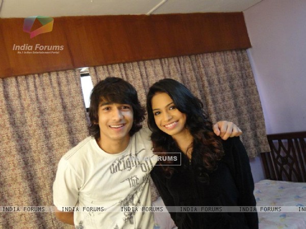 Sneha and Shantanu celebrating one year of SwaRon in Dil, Dosti Dance