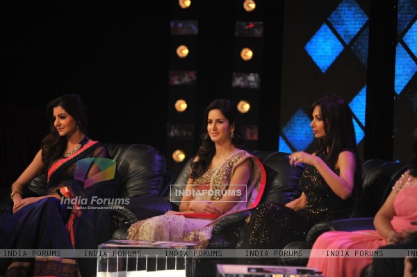Shah Rukh, Katrina, Anushka promote Jab Tak Hai Jaan on the show India's Got Talent