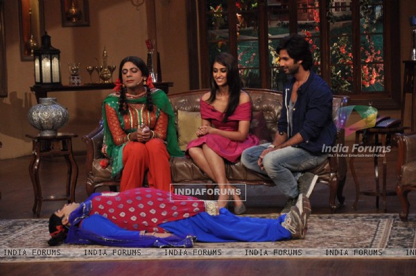 Promotion of film Phata Poster Nikhla Hero on Comedy Nights with Kapil