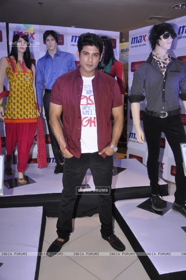 Siddharth Shukla &amp; Toral Rasputra unveil the Festive Collection from MAX