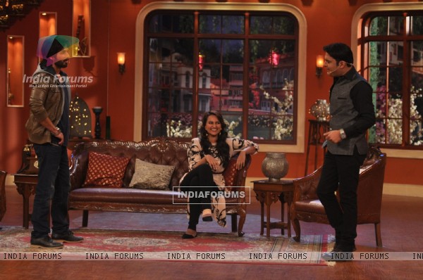 Shahid and Sonakshi Promote R...Rajkumar on Comedy Nights with Kapil