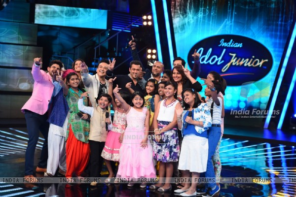 Picture Time! - Salman Khan for Promotions of Bajrangi Bhaijaan on Indian Idol Junior