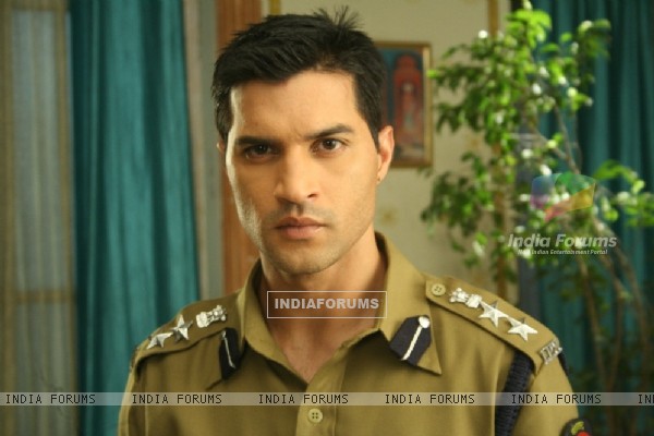 Vikas Sethi as Avinash Matto Police Inspector