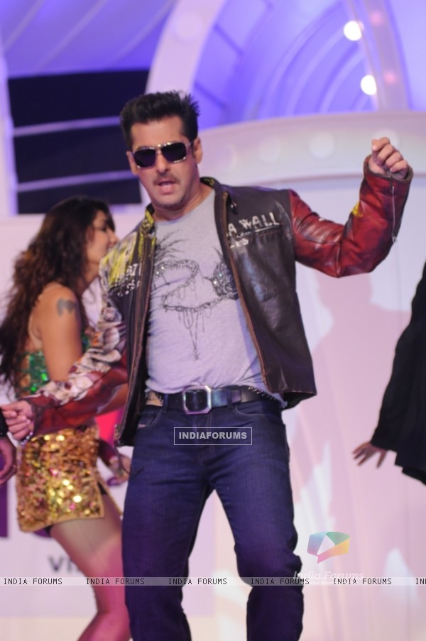 Salman Khan does a jig at the press conference announcing him as the Host of Bigg Boss 4