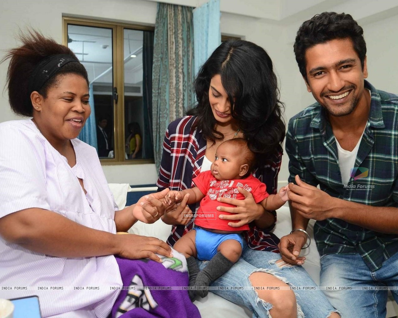 Vicky Kaushal : Vicky Kaushal and Sarah Jane Dias at Wockhardt Hospital