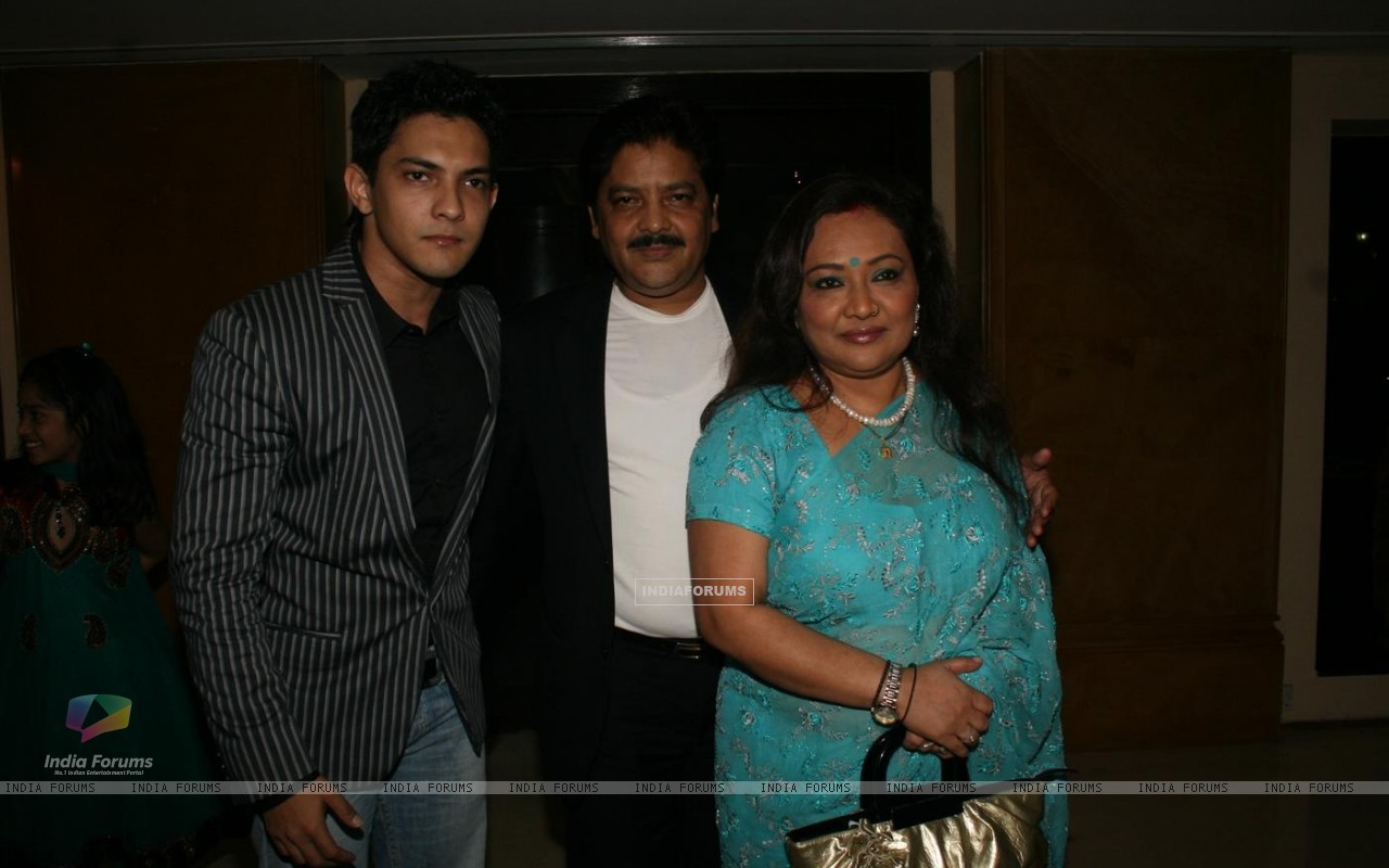 Aditya Narayan : Udit Narayan with his wife and son Aditya ...