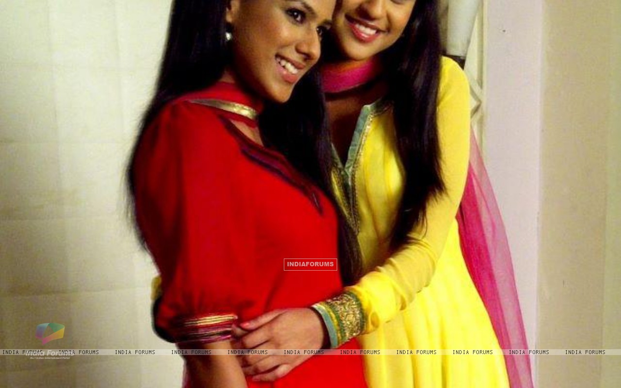 Nia and Krystle as Jeevika and Maanvi (164704) size:1280x800