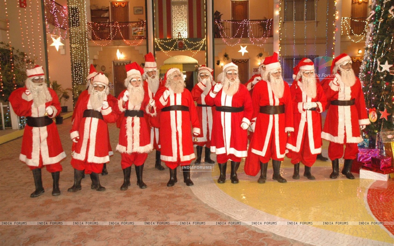 Sailesh Lodha : All cast dressed as SantaClaus (40463)