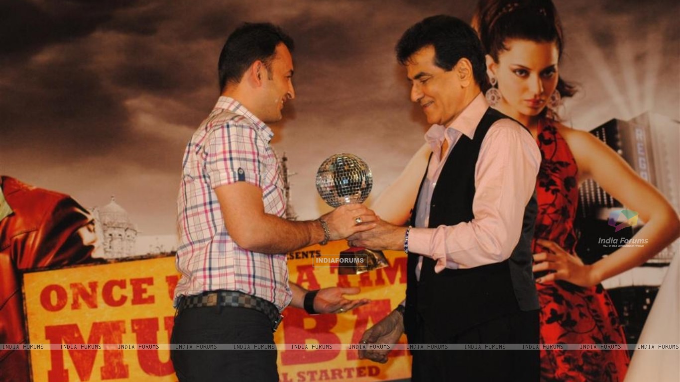 Wallpaper Jeetendra At 100 Days Celebrations Of Film Once Upon A