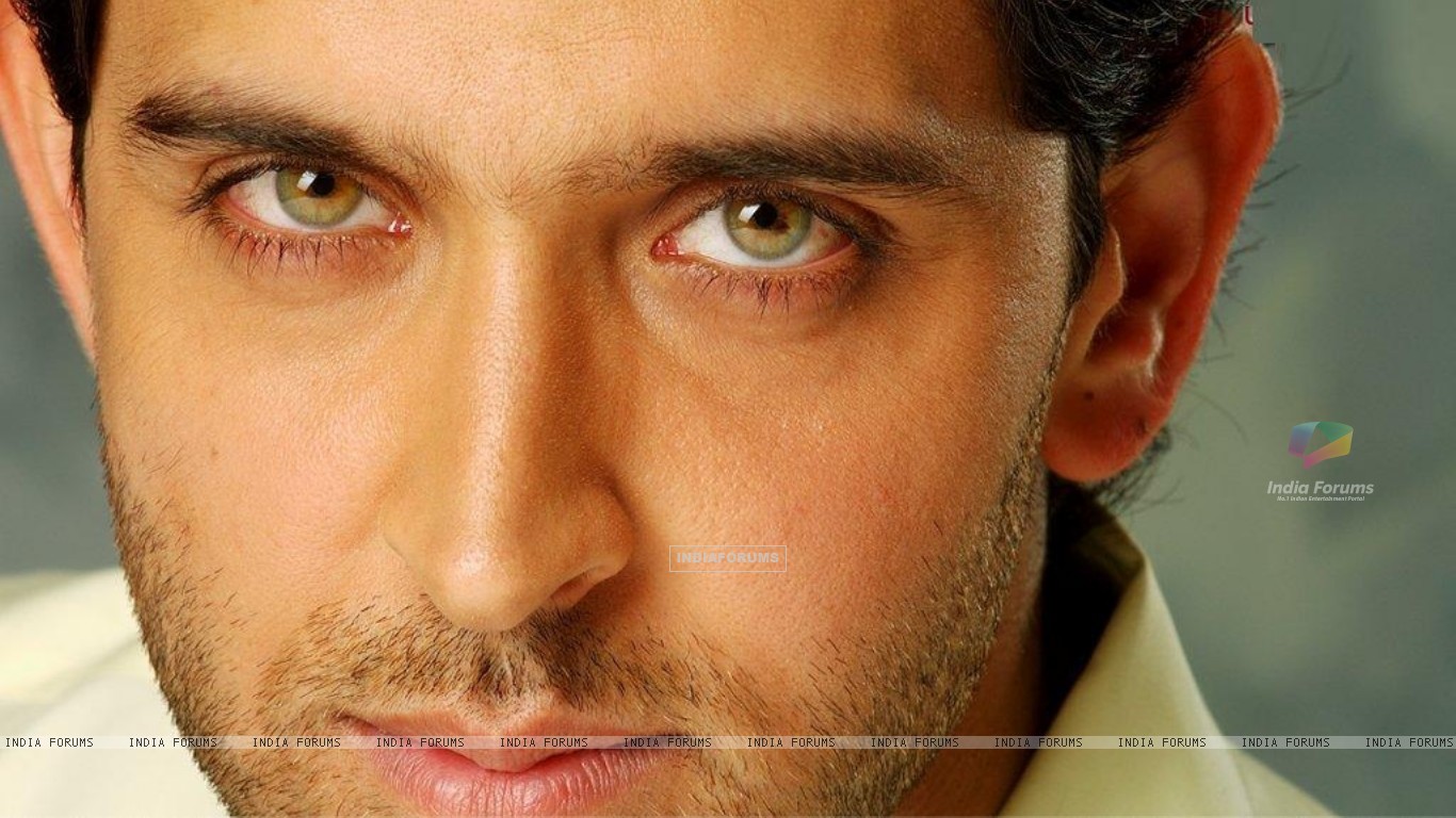 https://img.india-forums.com/wallpapers/1366x768/15890-hrithik-roshan.jpg